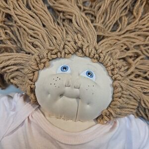 Vtg 1980s‎ Handmade Soft Sculpture Cloth Baby Doll 20in Yarn Hair White Pj Set